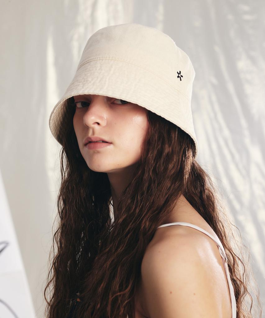 Elkebeullum Cloud Beige Bucket Hat