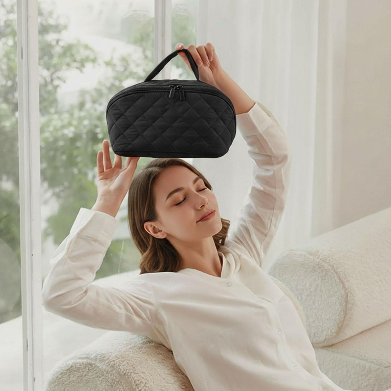 

Travel Makeup Bag Lightweight Puffer Makeup Pouch Puffer Waterproof Travel Toiletry Bag Portable Pouch Purse for Women and Girls чорний