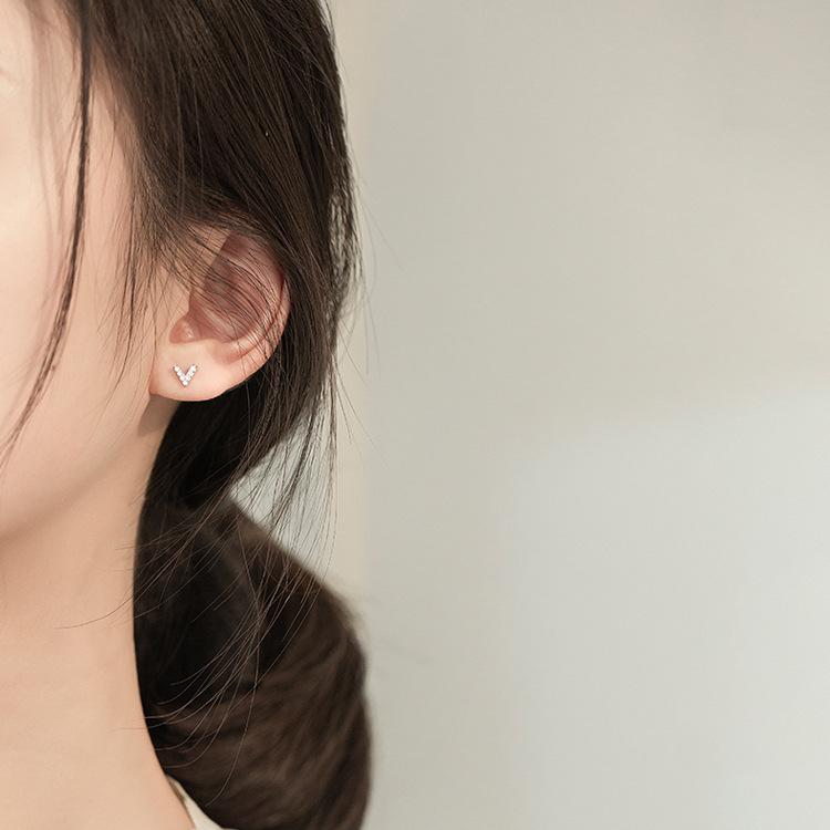 Letter V Earrings for Women Without Taking Off Earrings for Sleeping Simple Korean Style Students Versatile Earrings