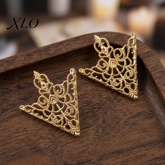 Alloy Shirt Embellishment 1 Pair Vintage Collar Clip, Hollow-Out Decoration Fixing Clip Triangle Brooch Pin for Men Women