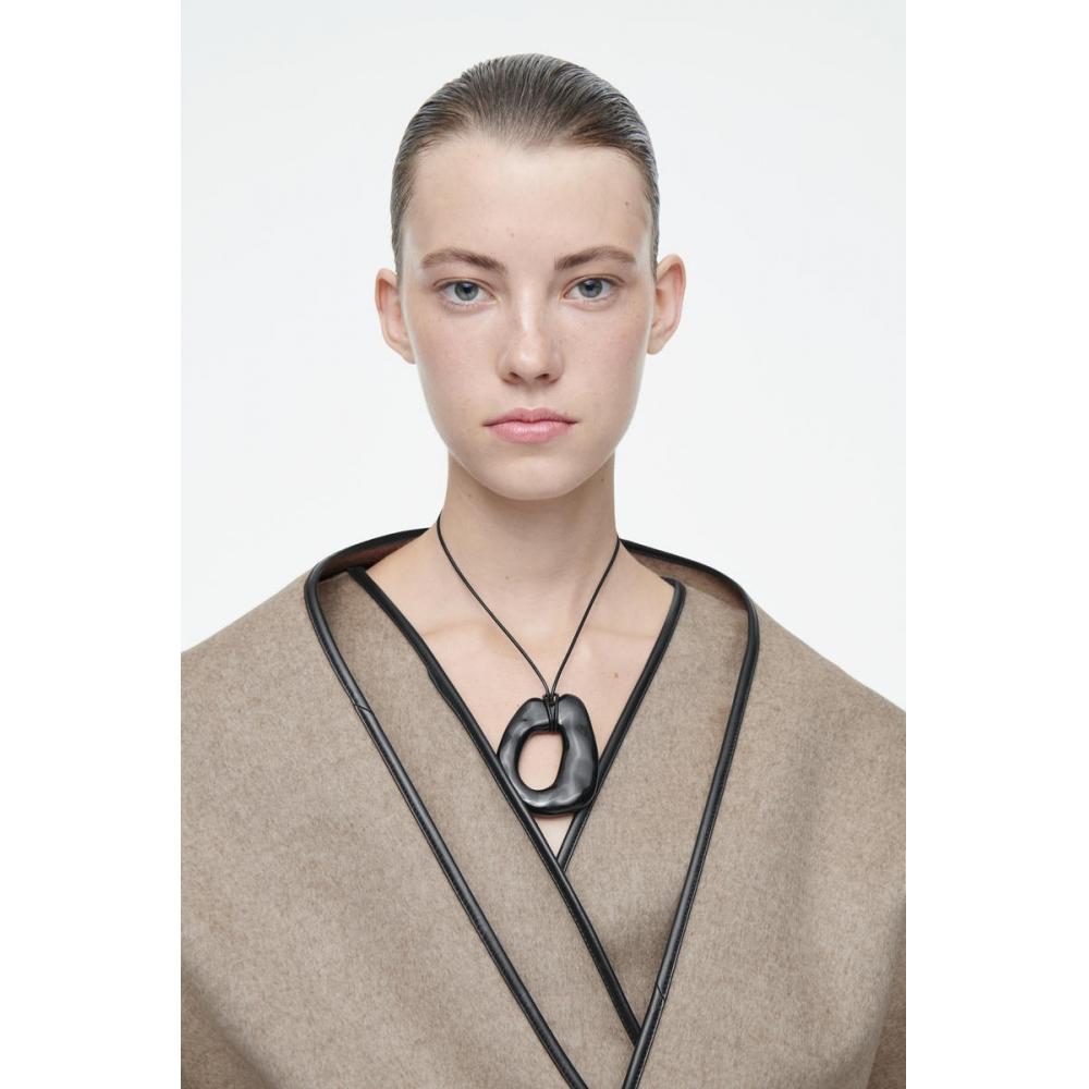 

Cos Japan Molten Pendant Necklace Black/ONESIZE