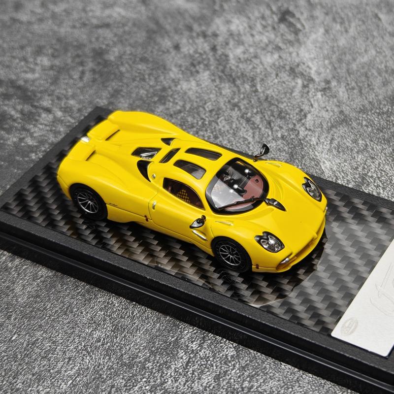 

LCD CLD model 1:64 Utopia Yellow car model display Collection Holiday gift жовтий