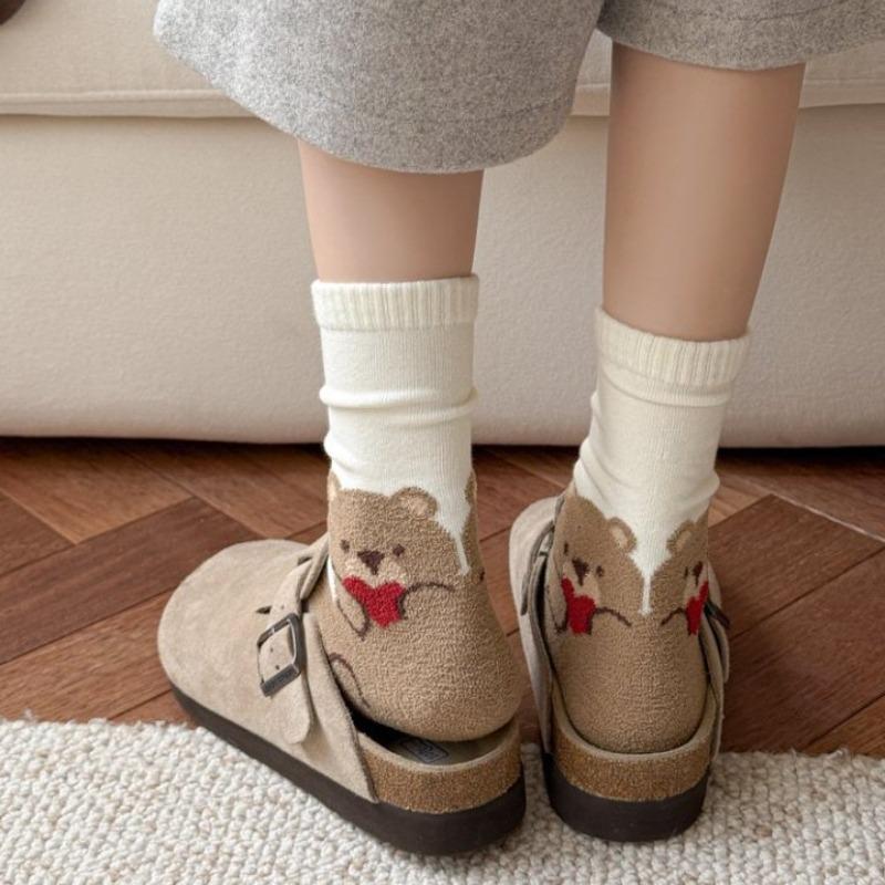 Diese Herbst- und Winterkollektion bietet Plüschtier-Cartoon-Socken aus reiner Baumwolle in mittlerer Wadenlänge für Damen mit einem niedlichen Schulstil.