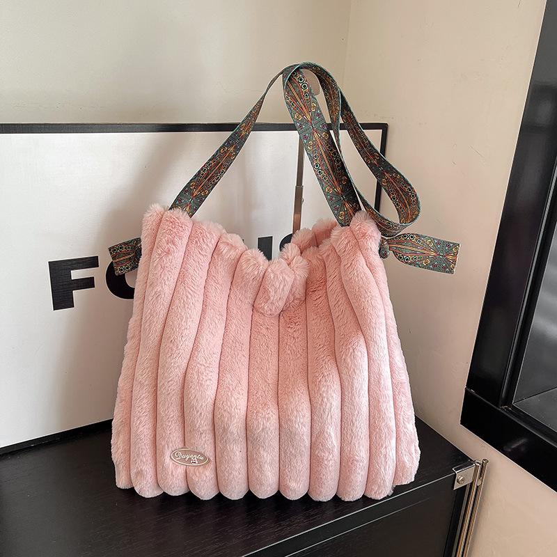 Autumn and winter large-capacity plush bag women's winter new fashion shoulder bag commuter tote bag messenger bag