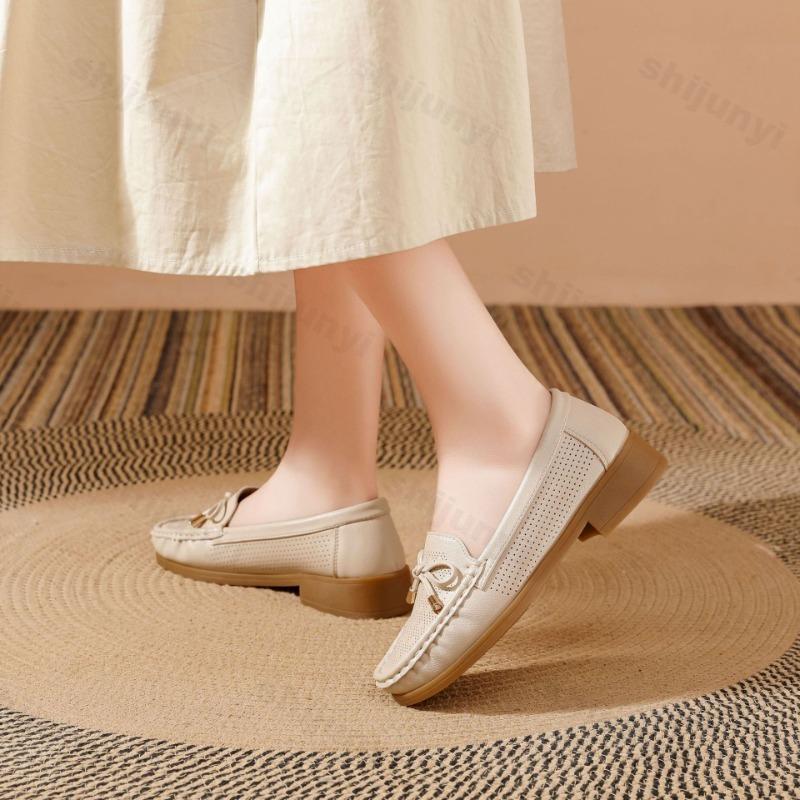 Spring Summer Women's Shoes Soft Soles Lightweight Loafers Hollow Out Breathable Flats Women Non Slip Comfortable Casual Shoes