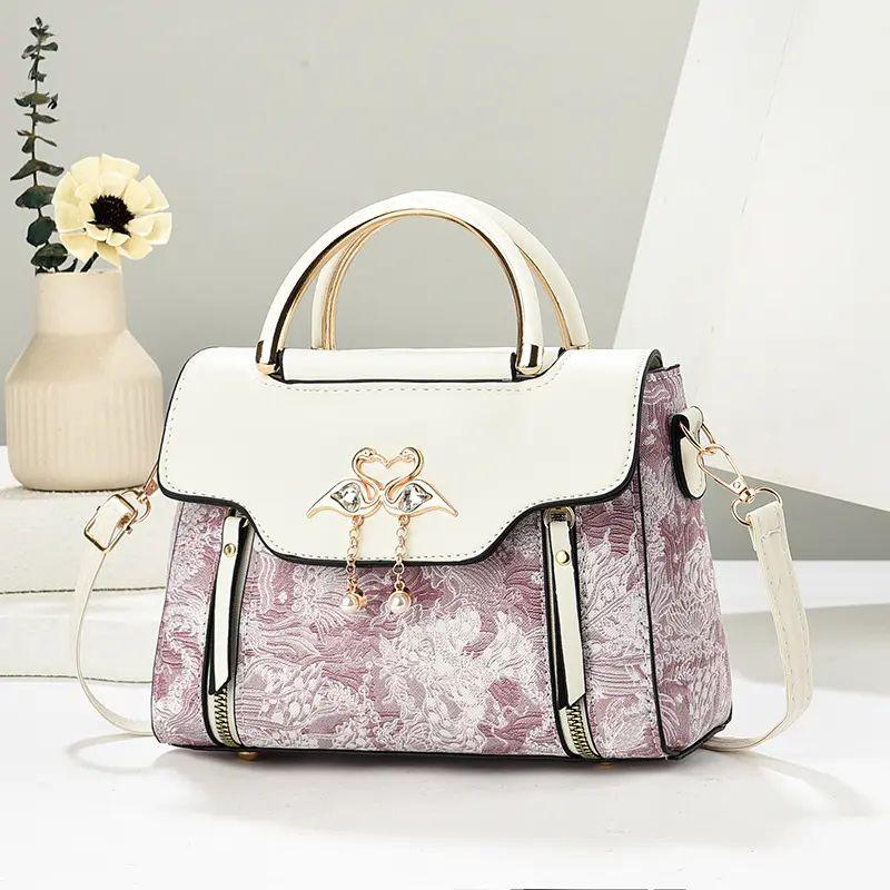 

Маленькая сумка женская 2025 Западный стиль Новая универсальная модная сказочная сумочка Ретро элегантная элегантная на плечо сумка-мессенджер Beige White