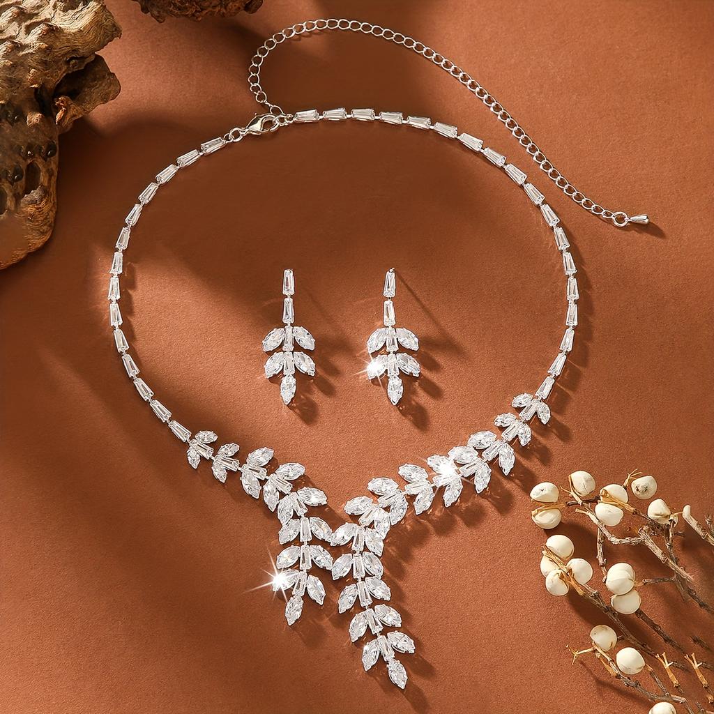 Women's jewelry set perfectly inlaid with zircon in a leaf shape, suitable for attending various events and celebrations