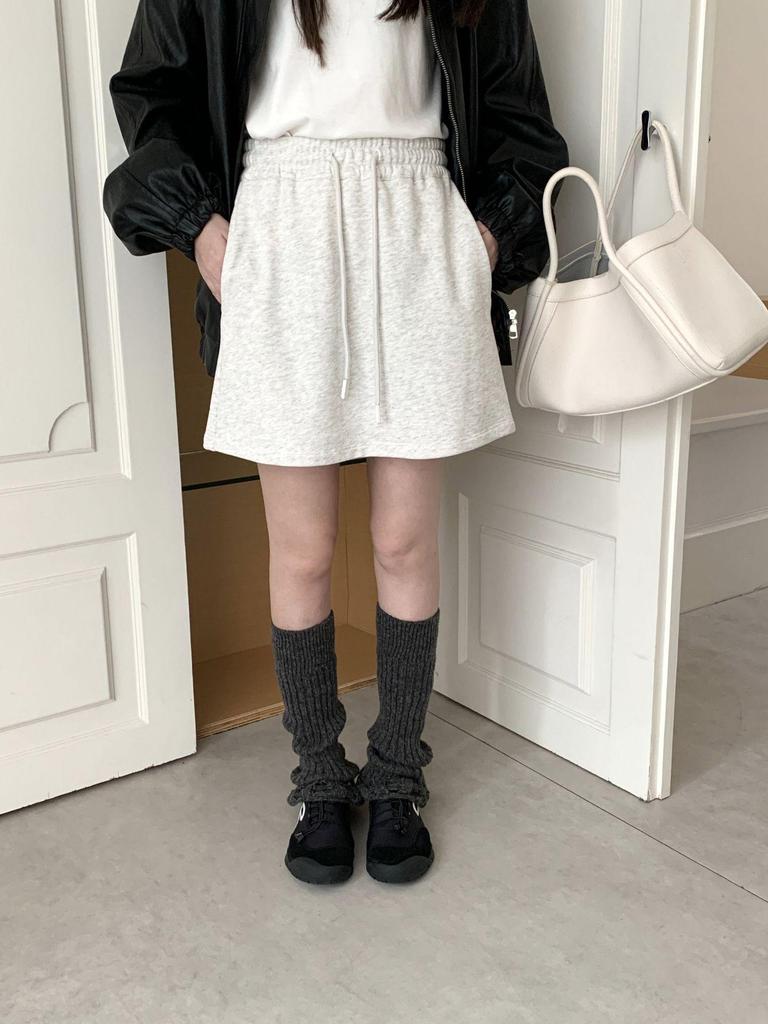 Guêtres chaudes tricotées style japonais pour femmes - Gris rétro mi-mollet, Blanc lait doux hauteur genou - Parfaites pour l'automne/hiver.