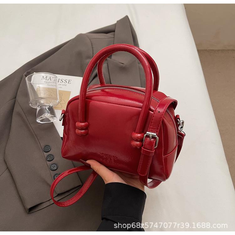 Textured Korean Glossy Handbag 2025 New Niche Design Boston Bag Casual Commuter Women's Messenger Bag
