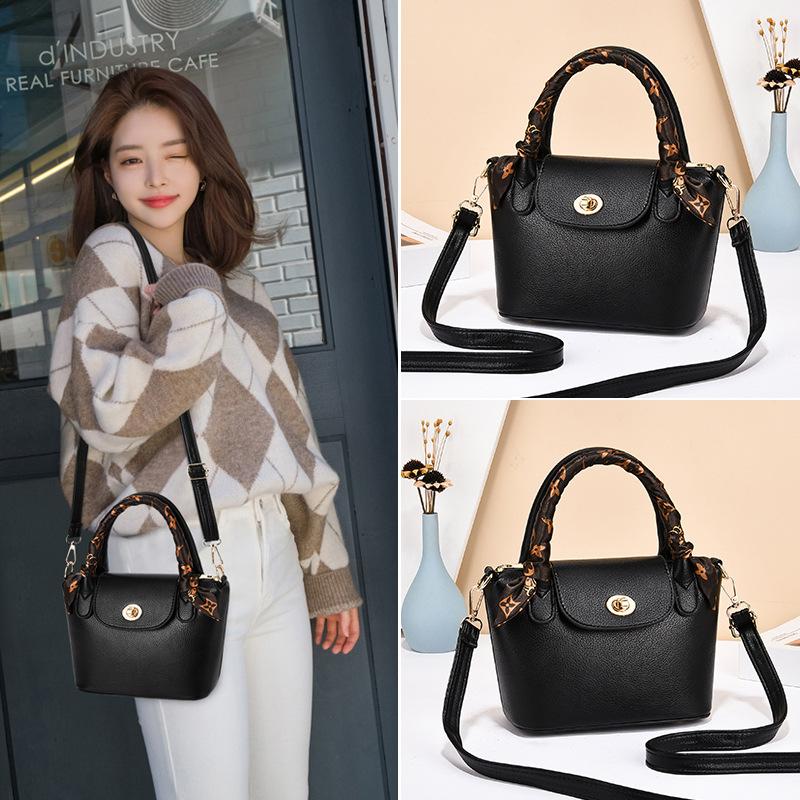 2025 Femalebag New Shoulder Bag Trendy Fashion Versatile Gift Shoulder Crossbody Bag