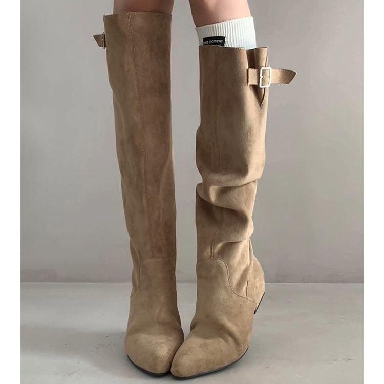 

Мода 2025 замшевые высокие ковбойские сапоги женственность малышки сапоги на меху осень и зима новые на плоской подошве с острым носком 40