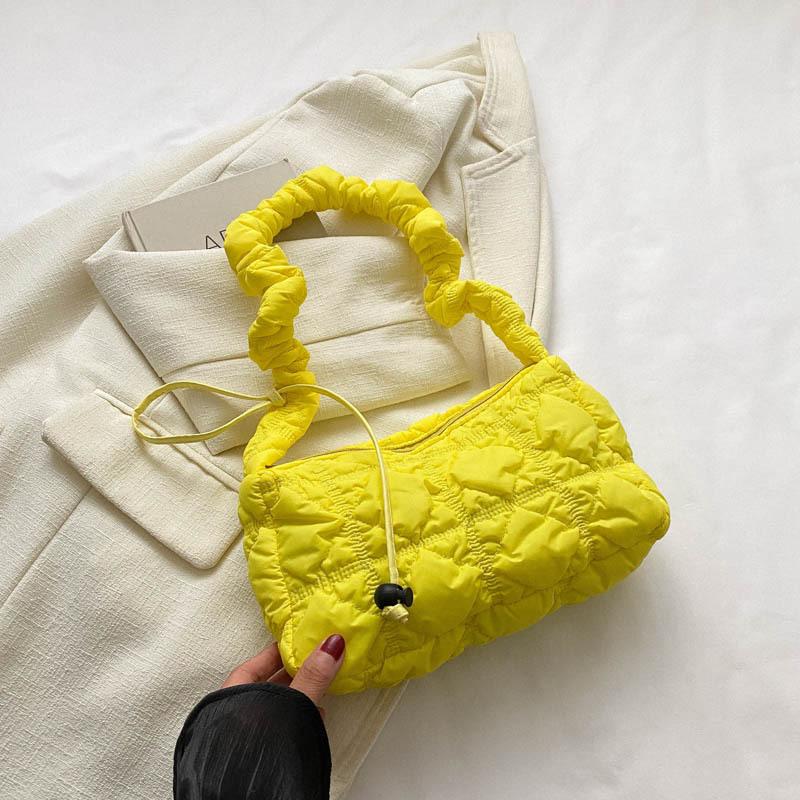 

2024 Нова жіноча сумка Корейська версія Нішева Повсякденна Сумка-хмара зі складками під пахву Повсякденна сумка-пельмень Сумка через плече Кросбоді Жіноча жовтий