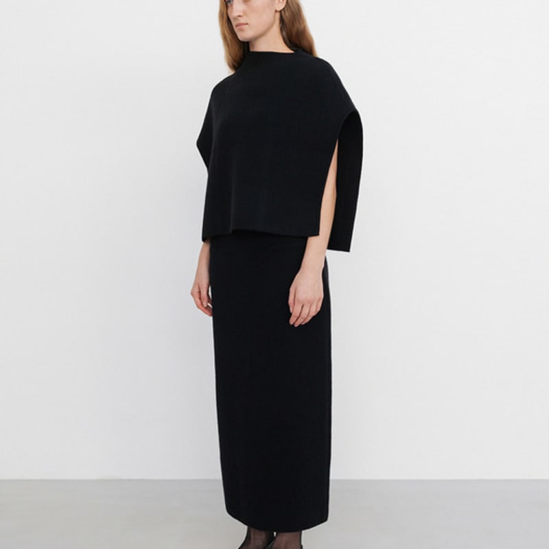 EMBRACE COLLECTION Super Fine Merino Asymmetric Neck Cape_Black