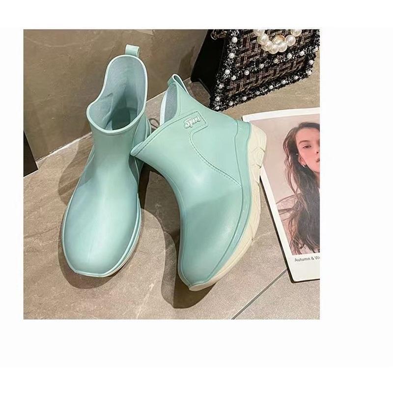 Ladies' Fashionable Low Cut Anti Slip Rain Boots And Rubber Shoes