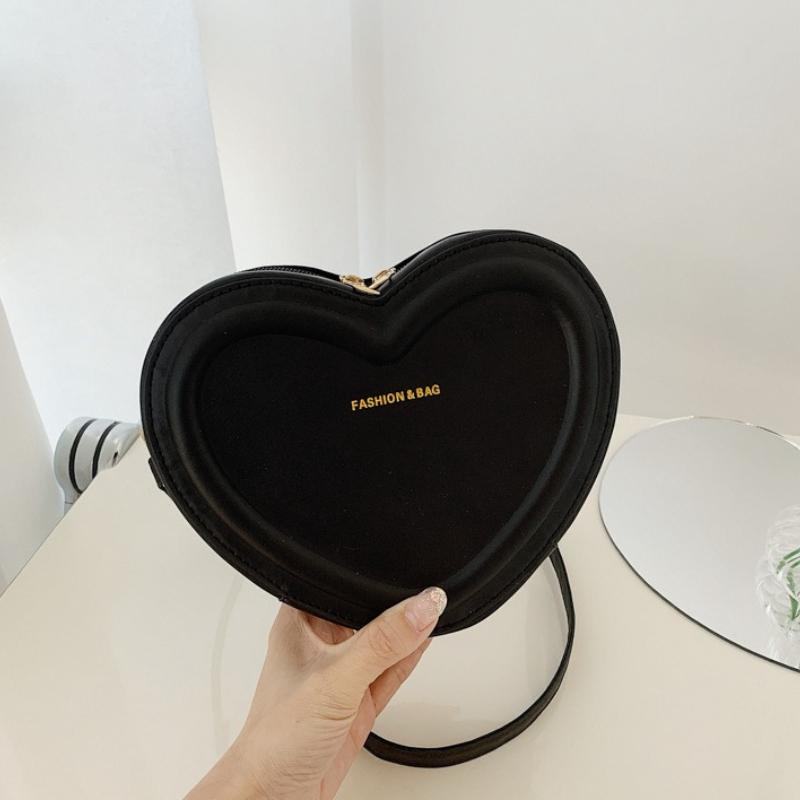 Fashion Cute Heart Shaped Crossbody Bag with Gold Letter Detail Adjustable Shoulder Strap Faux Leather Shoulder Purse for Women