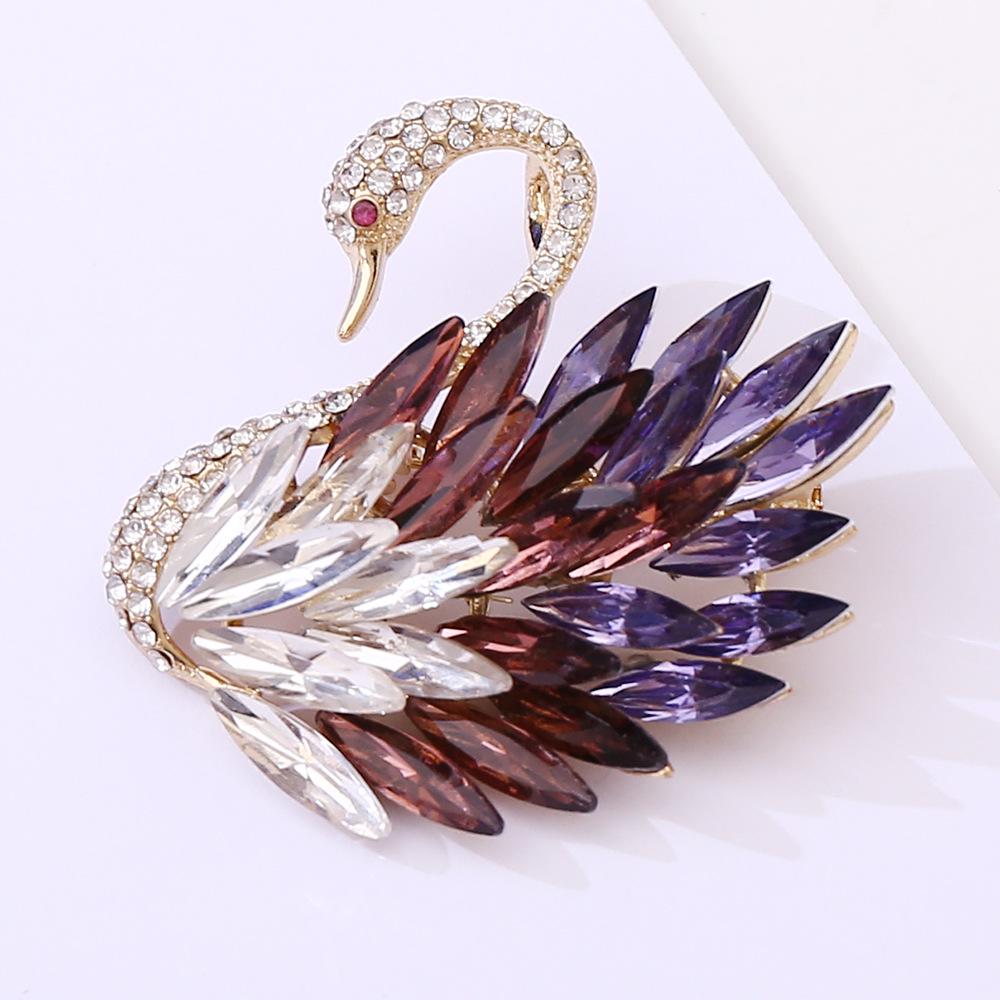 

Crystal Swan Brooch: Gradient Rhinestone Corsage for Women s Coats