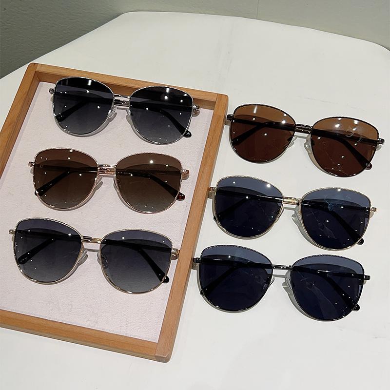 Vintage Oversized Sunglasses Women  New Cat Eye Gradient Decor Shades Trendy Brand Design Outdoor Casual Sun Glasses