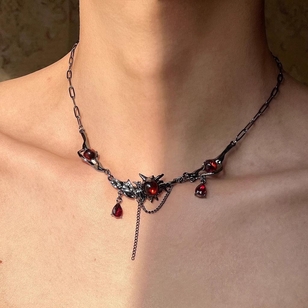 Women's Gothic Style Necklace Skin-friendly Exquisite Charm Necklace Christmas Gifts for Wife Mom
