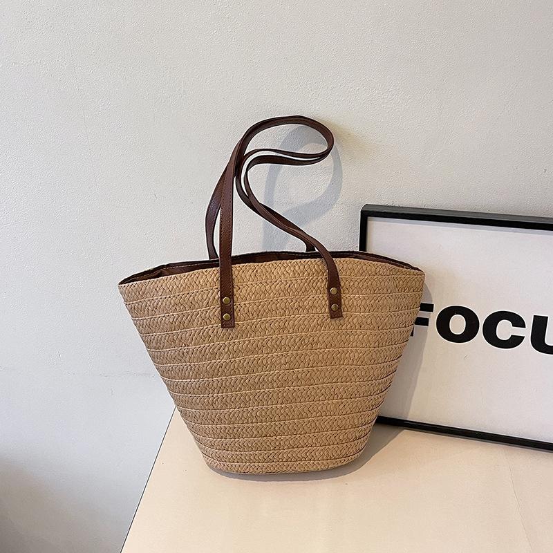 Straw large-capacity trendy bag 2025 new tote seaside vacation beach bag literary vegetable basket bag