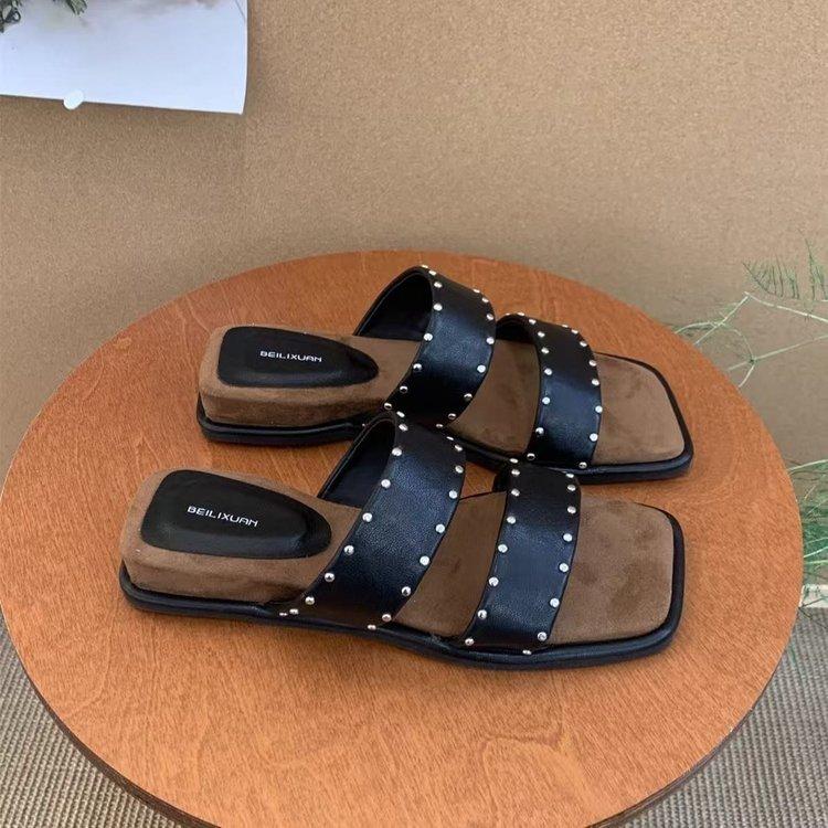 Französische Retro-Nieten mit kleinen Schrägabsatz-Slippern Damen Sommerbekleidung Urlaub am Meer Lässige Strandsandalen