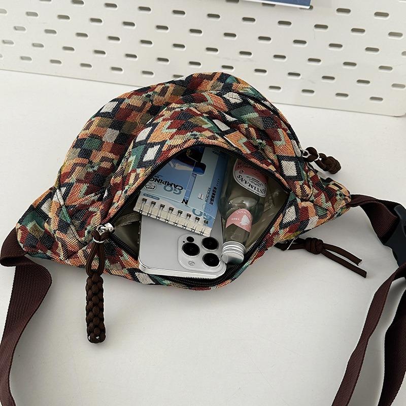 Retro Walking Running Sports Breast Bag Women's New High-end Niche Messenger Mobile Phone Fanny Pack