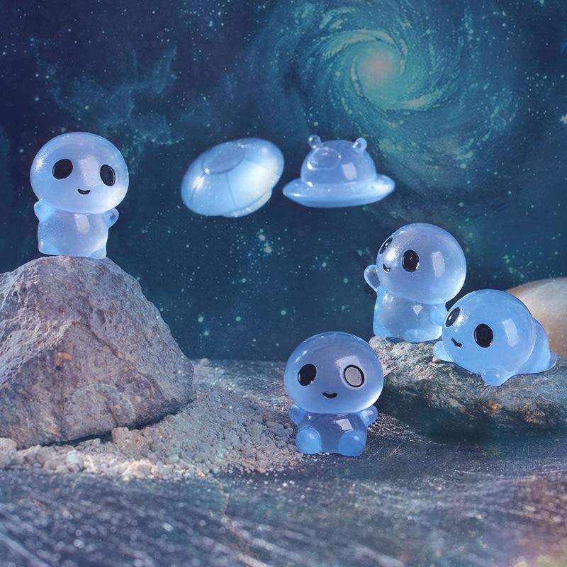 Cute Glow-in-the-dark Space Alien Decorative Accessories Mini Ornaments