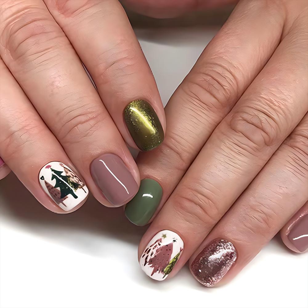 

Short Glossy Christmas Nail Stickers: 24-Piece Glitter Tree Manicure Set