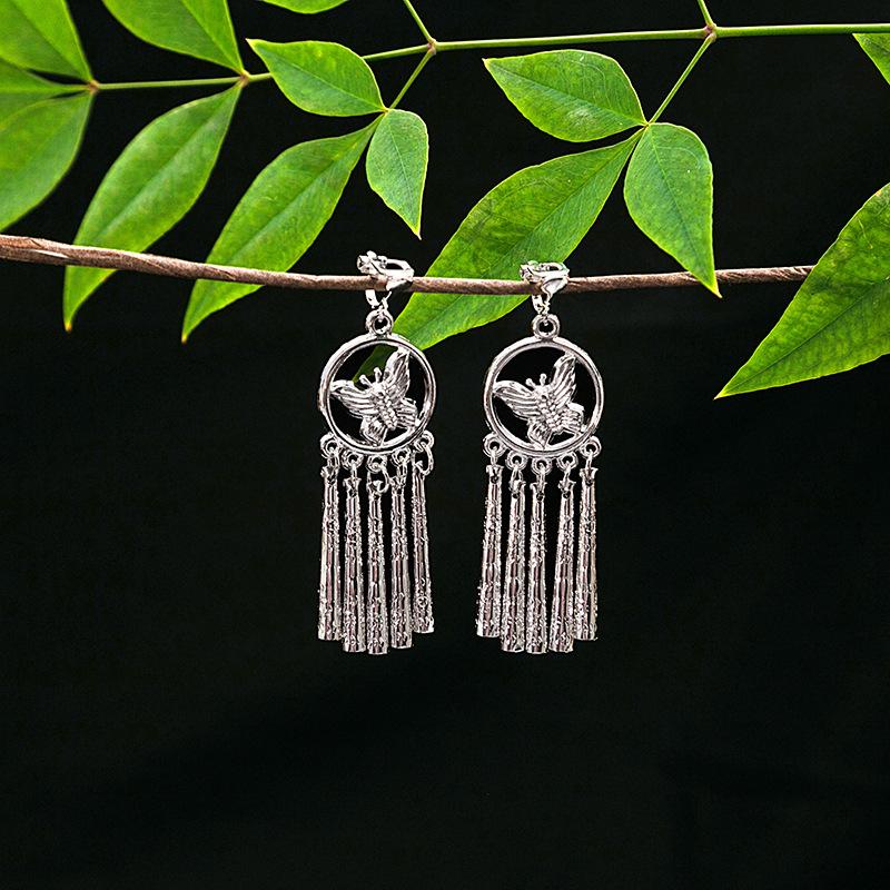 Ethnic Miao Silver Tassel Ear Clip - No-Piercing Retro Metal Earring for Women