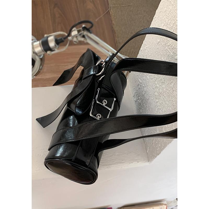 Spring fashion underarm bag women's commuter bag 2025 new pillow bag girl bow tote cylinder bag
