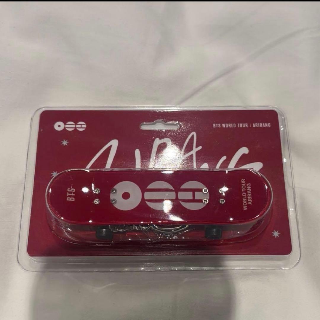 [USED] BTS ARIRANG Skateboard Keyring (Red)