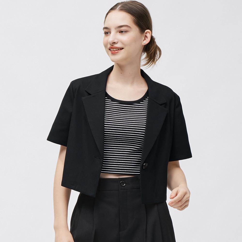 

Укороченную куртку GU by Uniqlo с короткими рукавами можно подобрать по размеру.