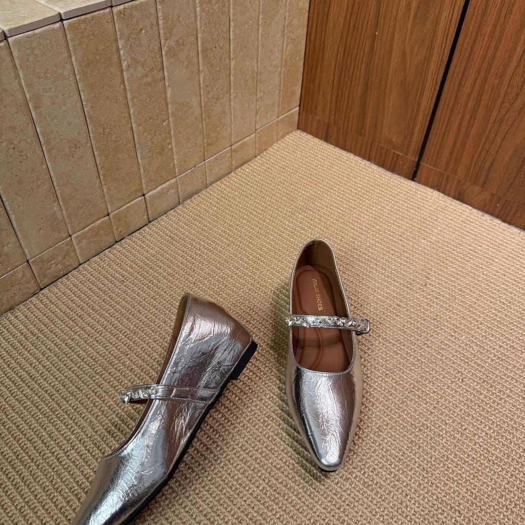 2025 neue spitze Ein-Wort-Schuhe mit Strassnieten, innen abgeschrägter Absatz, flacher Ausschnitt, vielseitige Pendler-Arbeitsschuhe für Damen