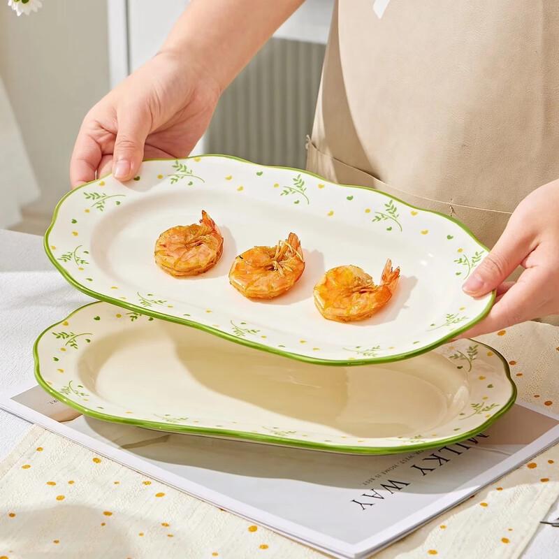 31-Piece Daisy Underglaze Ceramic Dinnerware Set