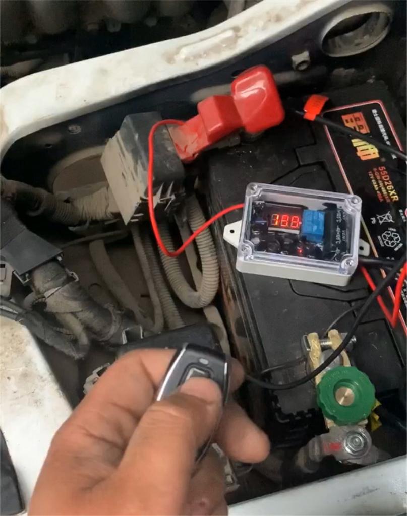 Telecomandă Universală Wireless cu 2 Canale 12V Izolator Baterie Auto Oprire Comutator Principal Voltmetru cu Afișaj