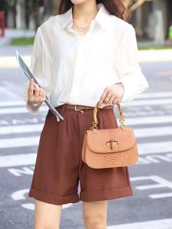 

Трендовая женская сумка 2025 новая мода змеиный узор кожаная тисненая универсальная высококлассная на плечо сумка-мессенджер 21.5*7.5*15cm