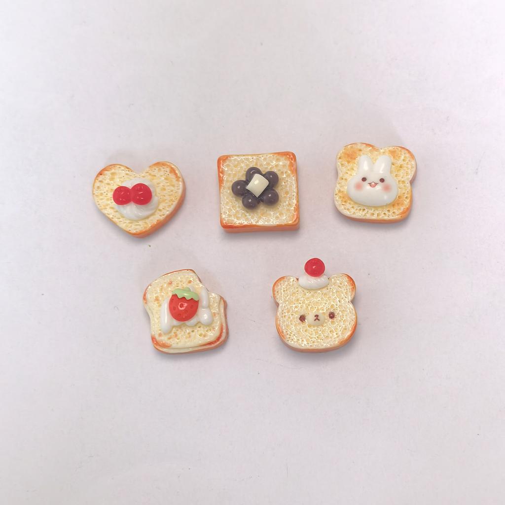 100pcs Cartoon Rabbit Bear Strawberry Mini Toast Bread Cookies Doll Play Accessories Miniature Food