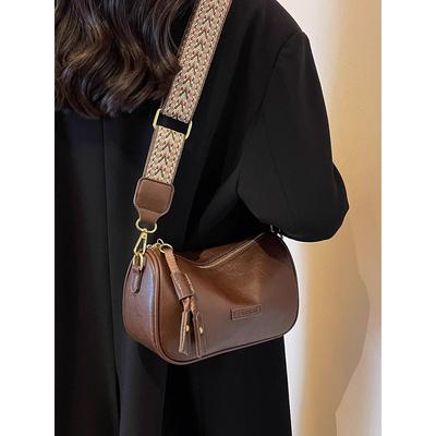 This Year, Boston's New Bags Are Popular, One-shoulder Messenger Bags, Women's Versatile Small Bags, Popular Pillow Bags, and Backpacks.