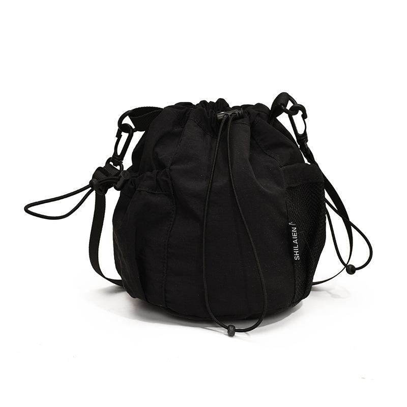 Trendy New Fashion Ins Casual Simple and Lightweight Drawstring Bucket Bag Commuting Versatile Sports Travel Messenger Bag