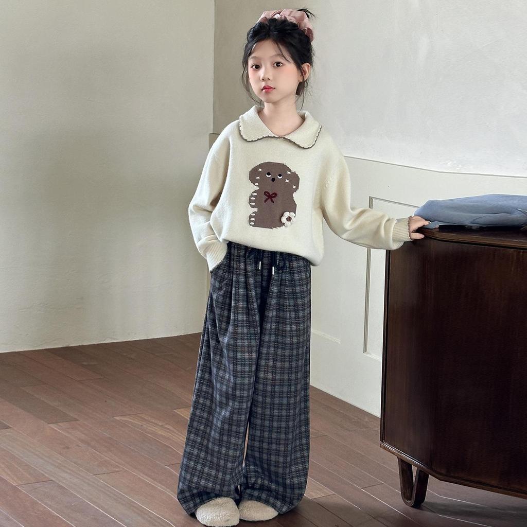 Autumn 2025 Girls' Trendy Knitted Bear Sweater & Plaid Pants Set with Peter Pan Collar