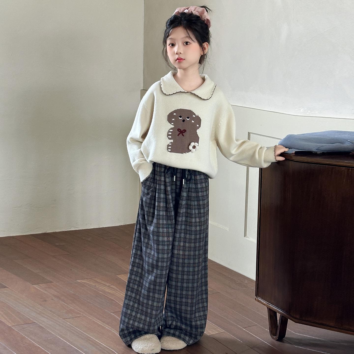 

Autumn 2025 Girls Trendy Knitted Bear Sweater & Plaid Pants Set with Peter Pan Collar 170 cm