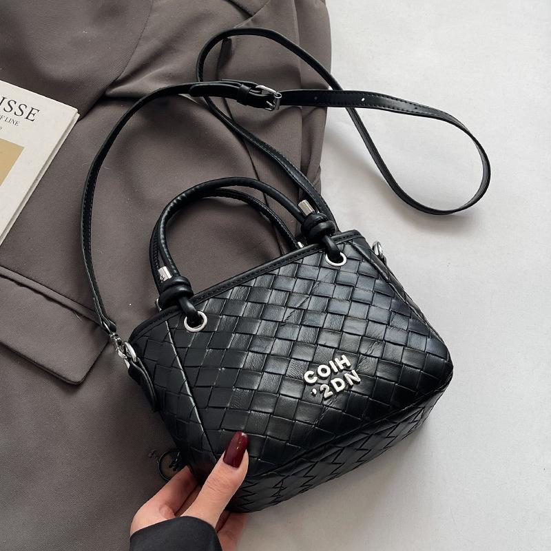 Trendy Design Sense Woven Pattern Portable Bucket Bag Women's Leisure Commuting Niche Personality High Sense Messenger Bag