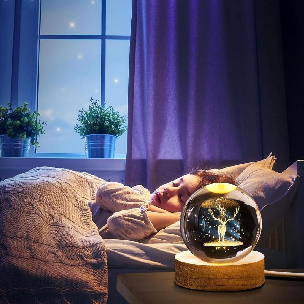 Hirsch 3D Kristallkugel Nachtlicht mit Holzsockel - LED USB Tischlampe für Kinder, Jugendliche und Heimdekoration