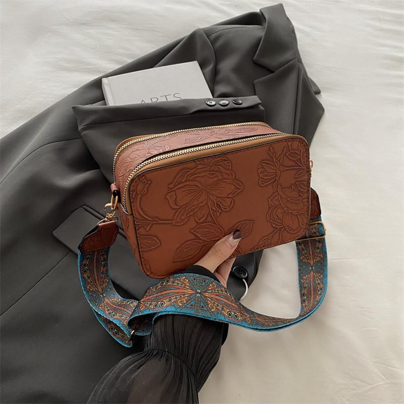Elegant Modern Single Shoulder Crossbody Bag With Unique Design For Trendsetters