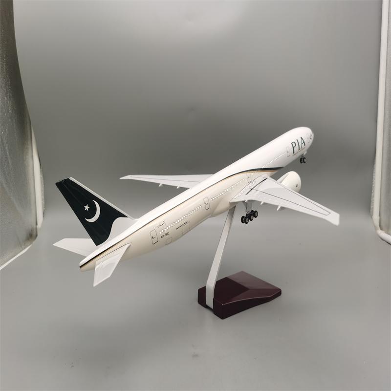 1/157 Scale Model Aircraft b777 Pakistan Airlines Airplane Model B777 Resin with Light & Wheel Planes Souvenir Decoration Home