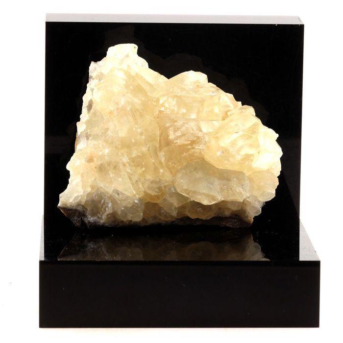 Calcite 650.7 carats