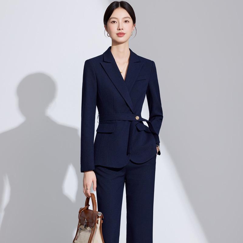 Eleganter Damen-Blazeranzug mit langen Ärmeln: Modern, Luxuriös, Schlankmachend, Lässig, Perfekt für den Arbeitsplatz oder die Ausrichtung von Veranstaltungen.