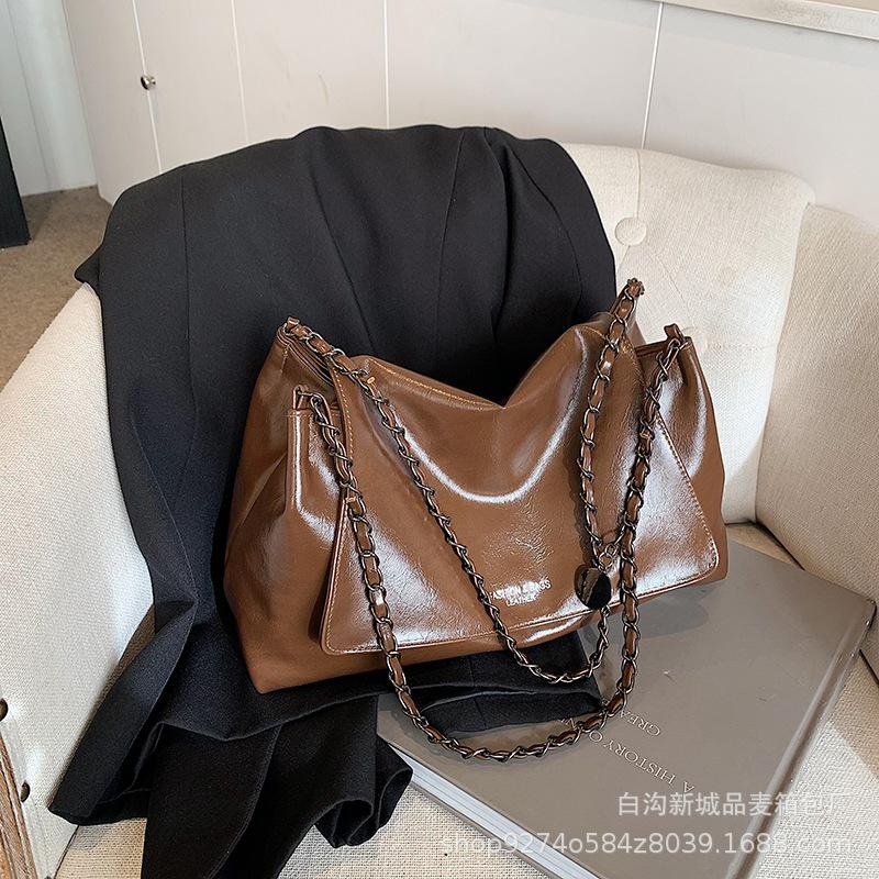 Autumn and Winter Retro 2025 New Chain Shoulder Messenger Bag Large Capacity Bag Women Commuter Tote Bag Women