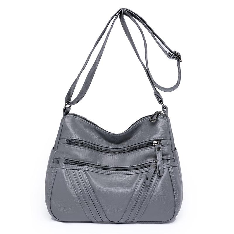 Damska skórzana torba dla matki w średnim wieku. Torba na ramię typu crossbody. Torba z wieloma kieszeniami