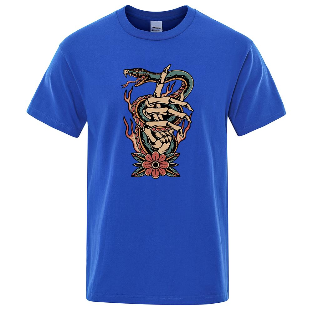 Poisonous Snake Winding Around The Fingertips Tops Men Fashion Soft T Shirt Street Cotton T-Shirts Luxury Oversized Tees