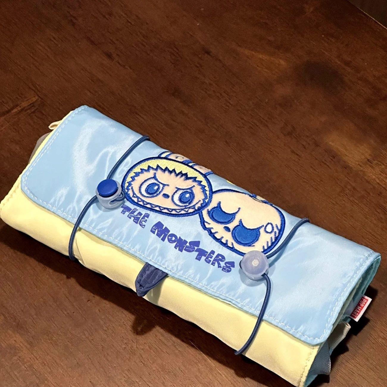 

labubu Синяя вышитая водонепроницаемая косметичка и сумка для макияжа Ограниченная серия Сумка для девочек Main image bag